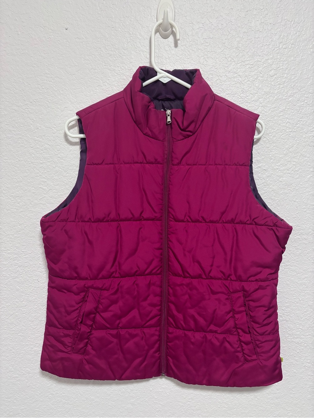 MARBLE Women's Sleeveless Puffer Vest in Magenta